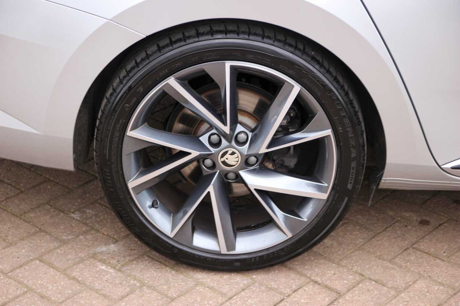 SKODA Superb 2.0 TSI (190ps) SportLine Plus DSG Hatch