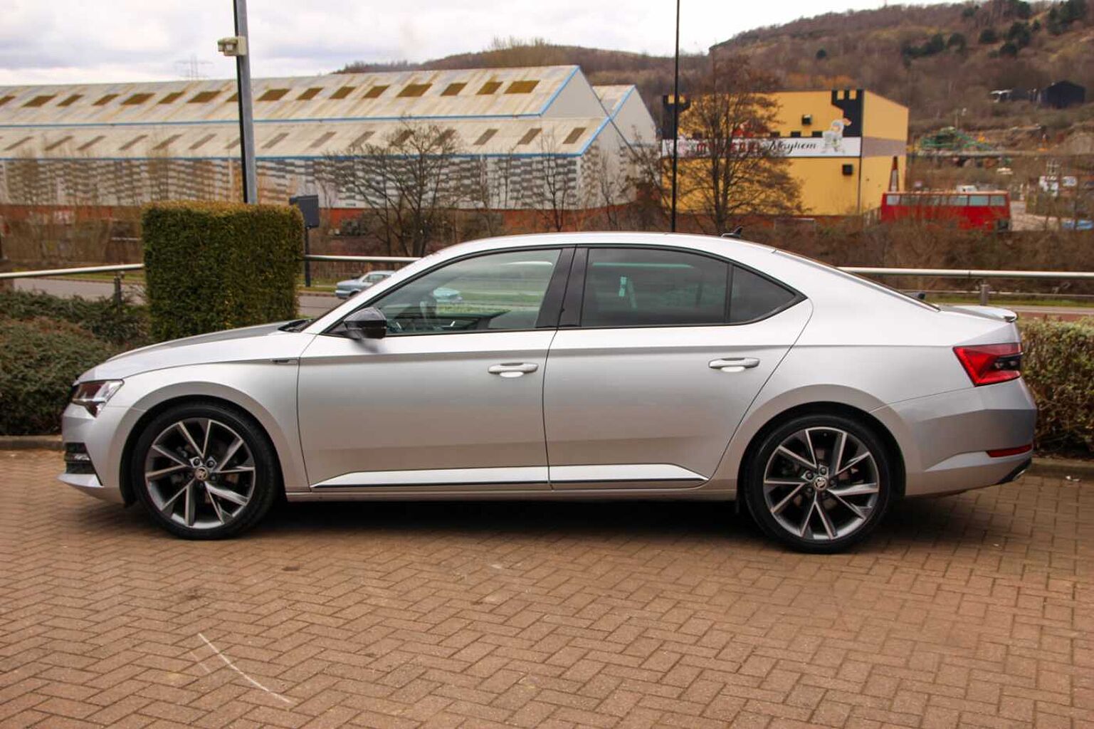 SKODA Superb 2.0 TSI (190ps) SportLine Plus DSG Hatch
