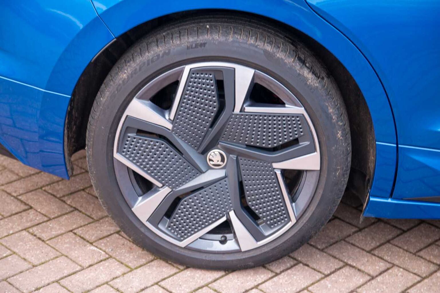 SKODA Enyaq Iv Estate iV vRS 82 kWh 299 PS Single speed 4x4