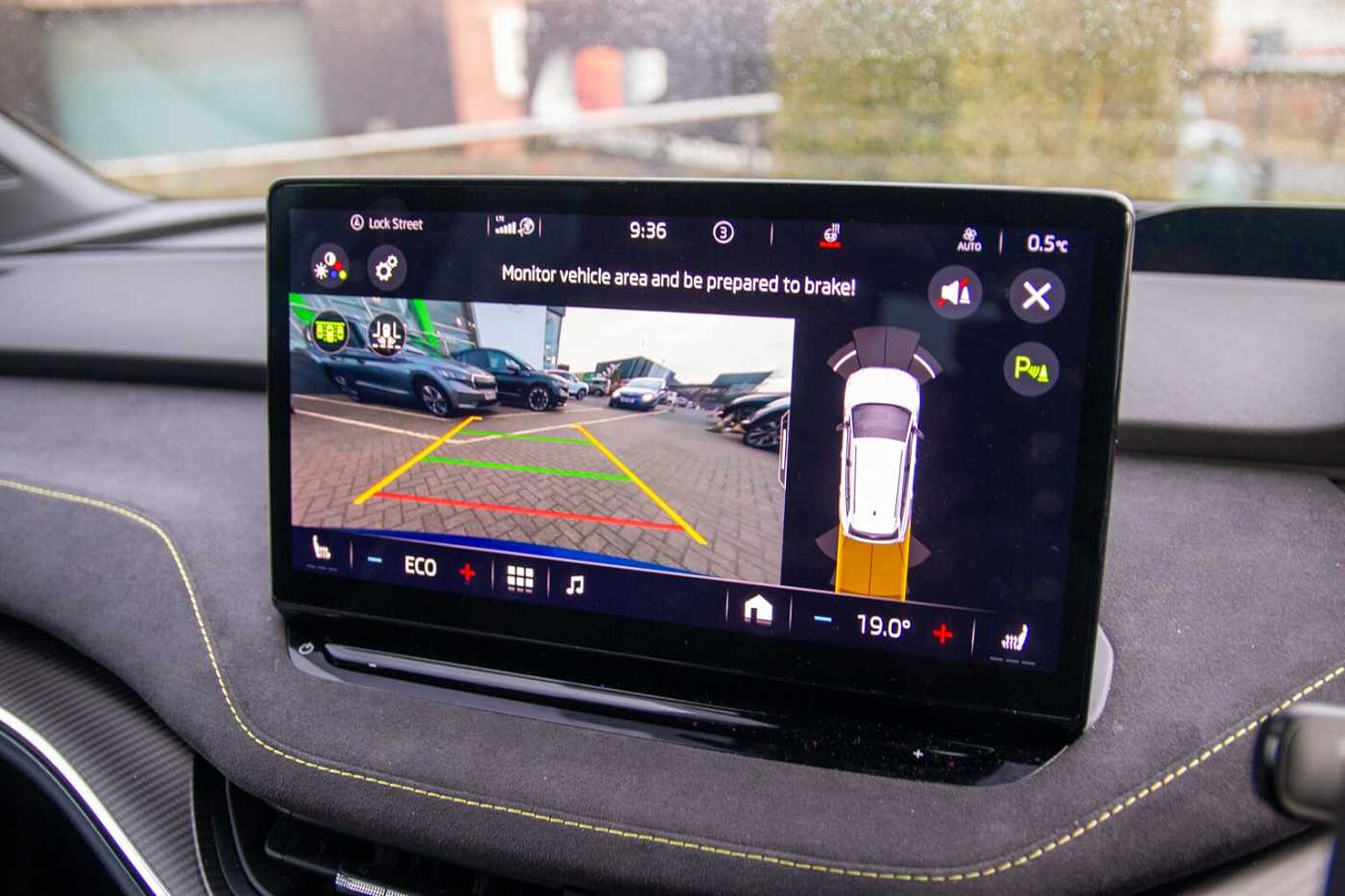 SKODA Enyaq Iv Estate iV vRS 82 kWh 299 PS Single speed 4x4